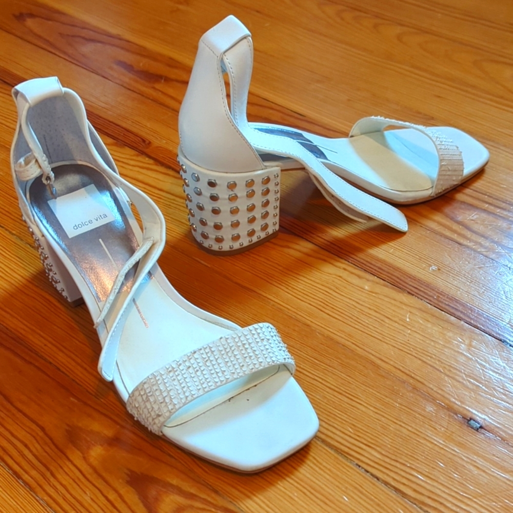 S7 Dolce Vita white wedges